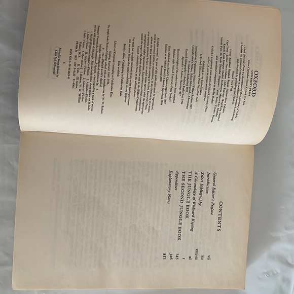 The jungle books- Rudyard Kipling (Oxford Classics) - Picture 2 of 3